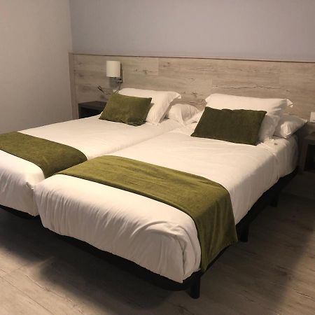 Hotel Restaurante El Montico 토르데실라 외부 사진