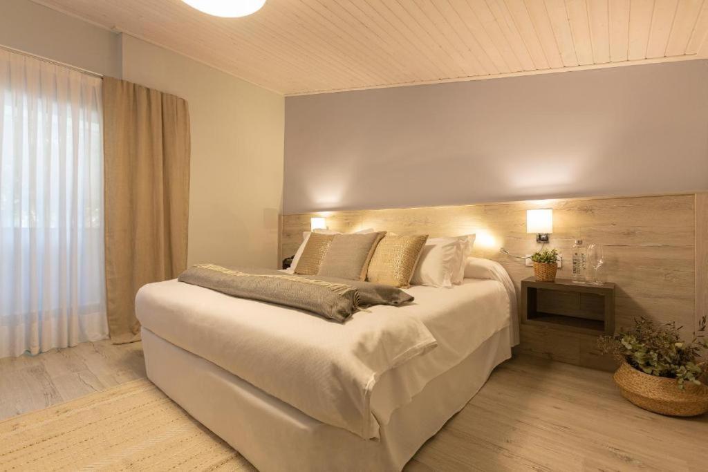 Hotel Restaurante El Montico 토르데실라 외부 사진
