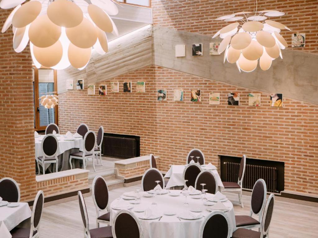 Hotel Restaurante El Montico 토르데실라 외부 사진