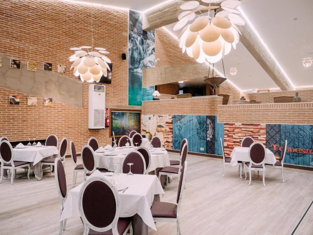 Hotel Restaurante El Montico 토르데실라 외부 사진