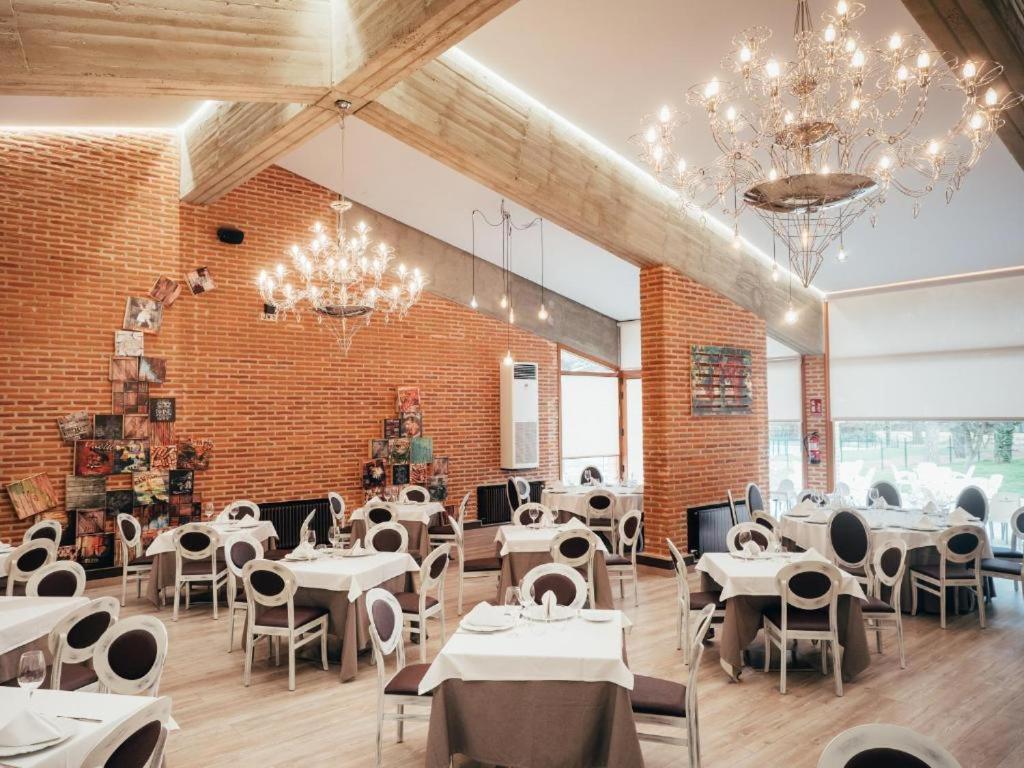 Hotel Restaurante El Montico 토르데실라 외부 사진