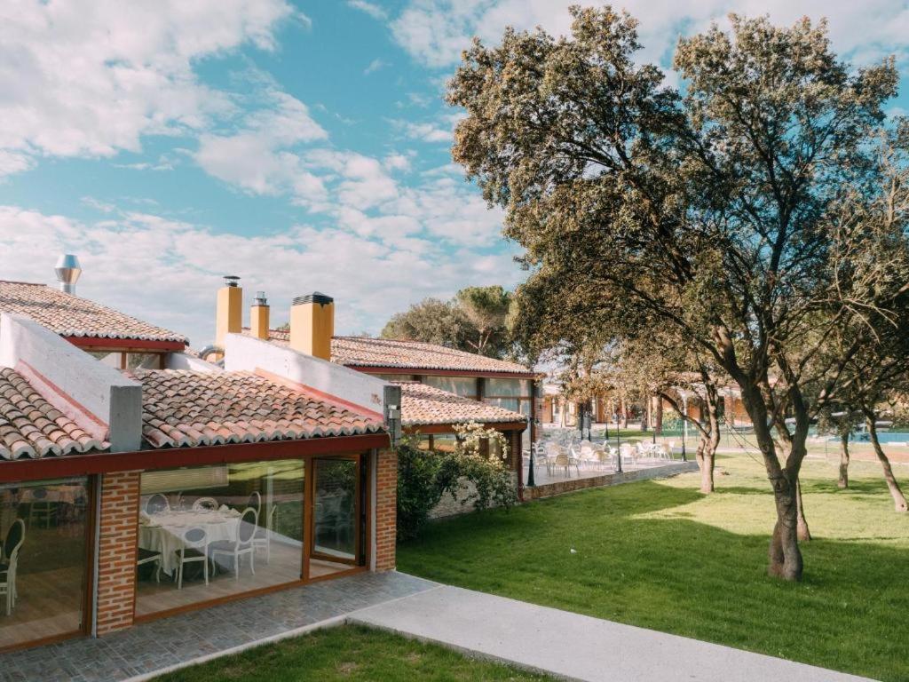Hotel Restaurante El Montico 토르데실라 외부 사진
