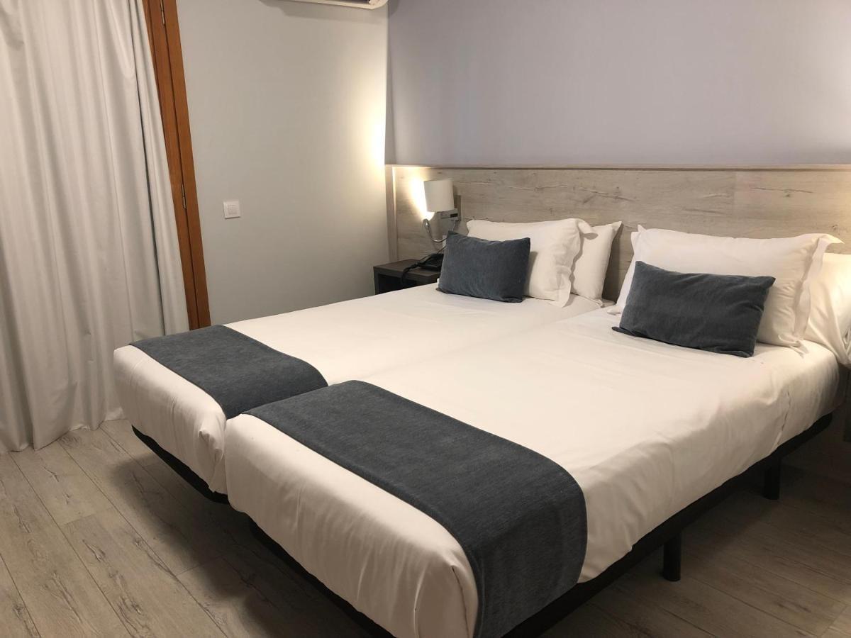 Hotel Restaurante El Montico 토르데실라 외부 사진