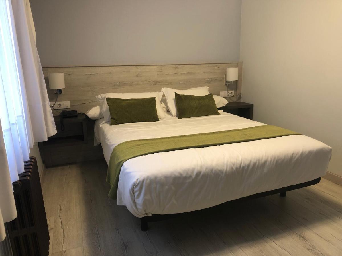 Hotel Restaurante El Montico 토르데실라 외부 사진