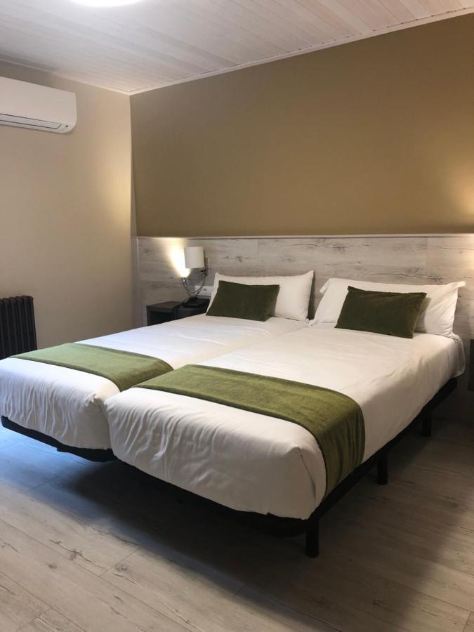 Hotel Restaurante El Montico 토르데실라 외부 사진