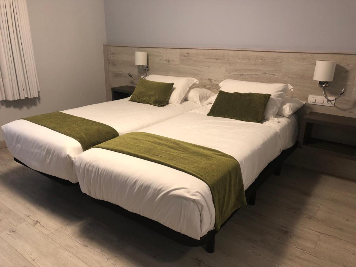 Hotel Restaurante El Montico 토르데실라 외부 사진